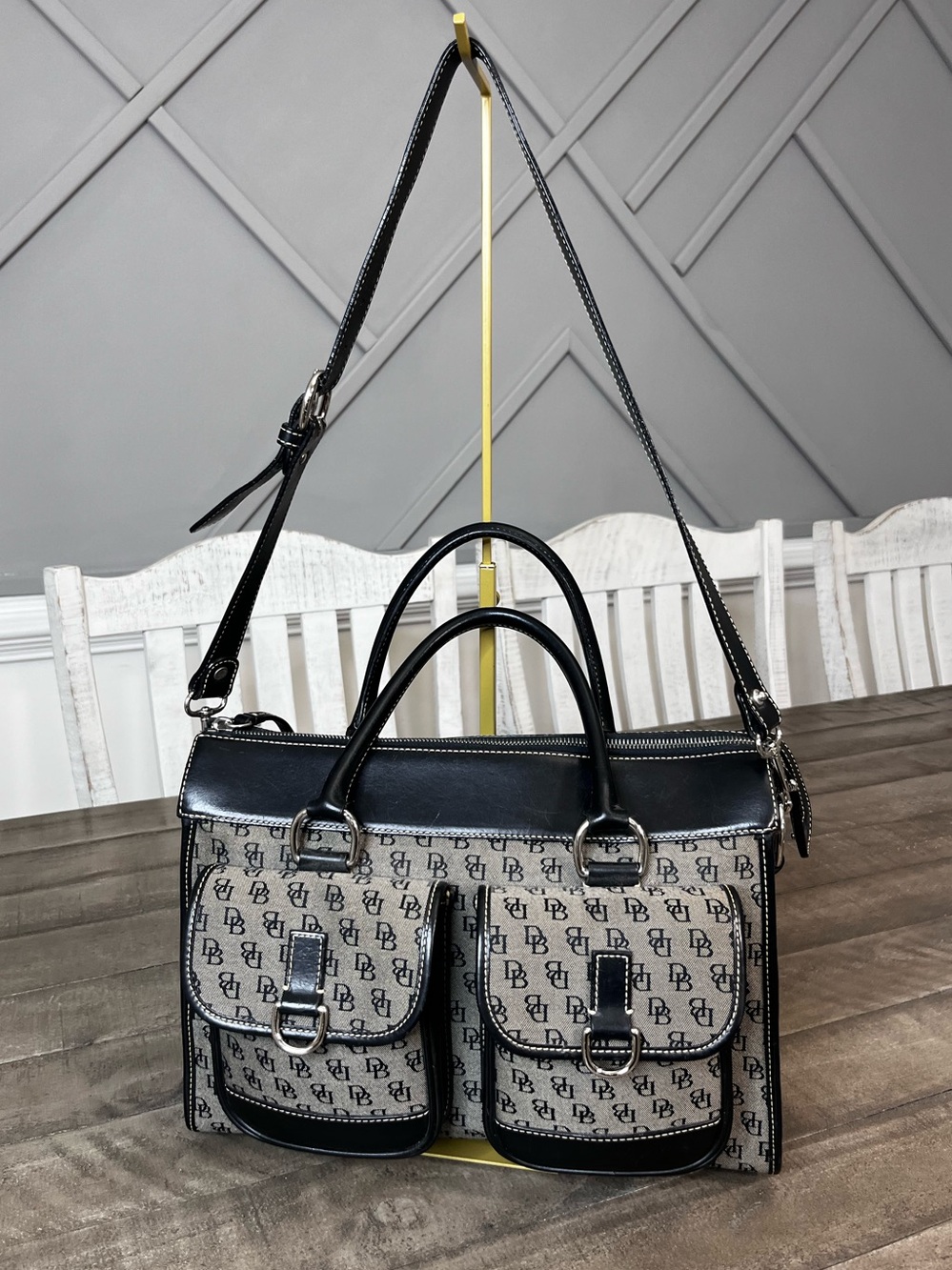 Dooney & Bourke DB Purse
Vintage Large Double
Pocket Tote Black Signature